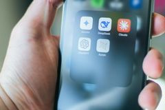 Estudo: 34% dos cristãos confiam na IA tanto quanto em pastores para conselho espiritual