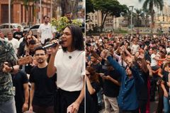 Multidão louva nas ruas de Juiz de Fora após ter templo destruído: “A Igreja está viva”