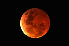 Sinais proféticos? “Lua de Sangue” e Purim coincidem com guerra envolvendo Israel e Irã