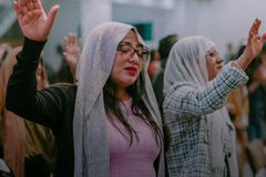 Líderes de igrejas domésticas no Irã relatam crescimento do Evangelho em meio aos conflitos