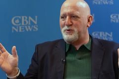 Judeu lê a Bíblia para refutar o Novo Testamento e se converte: "Tudo aponta para Jesus"