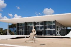 STF invalida leis de mais 2 municípios que proibiam linguagem neutra em escolas