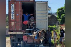 Missão envia contêineres com comida a Cuba em meio ao aumento da pobreza
