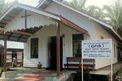 Reforma de igreja é interrompida por muçulmanos com apoio policial, na Indonésia