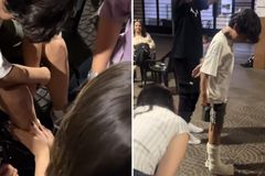 Menino que havia quebrado o pé se levanta da cadeira de rodas após oração: “Jesus me curou”