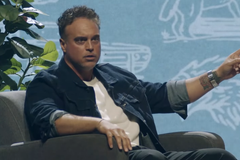 Ex-ator pornô que virou pastor diz que “silêncio espiritual” impede propósito de Deus