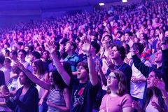 “Cansados de coisas falsas”, diz influenciador cristão sobre jovens em busca de Jesus