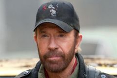 "Meu sucesso não tem nada a ver com sorte, mas sim com Deus", diz Chuck Norris