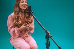 Gabriela Rocha lança medley com sucessos do Renascer Praise