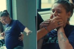 Detenta grávida é batizada em prisão nos EUA: “Jesus a salvou”