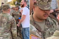 Militares ouvem o Evangelho e recebem oração de evangelista: “Eles têm fome de Deus”