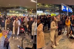 Multidão louva em estação de trem na Holanda: "Jesus é digno de ser adorado em todo lugar"