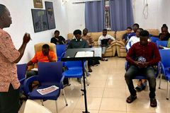 Com menos de 1% de evangélicos, jovens evangelistas estão expandindo o Evangelho na Guiné