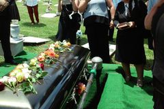 Dez pessoas aceitam Jesus após atirador entrar em funeral nos EUA: “Deus se moveu”