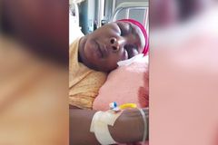 Marido muçulmano esfaqueia esposa em estudo bíblico após descobrir sua conversão