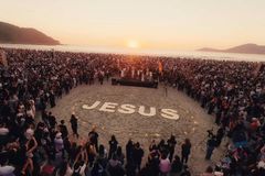 Mais de 15.000 mil pessoas adoram Jesus em praia de Santa Catarina: “Estratégia do céu”