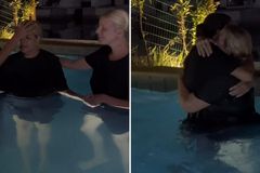 Em seu aniversário, pregadora que deixou o candomblé batiza a mãe: “Nasceu de novo”