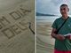 Morador inspira com mensagens de fé na areia de praia em SC: “Que alcance vidas”