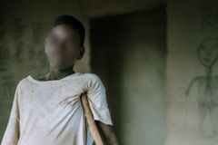 Em ataque terrorista, menino se recusa negar Jesus: "Prefiro morrer do que deixar a fé"