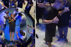Homem com problema na coluna se levanta e anda após batismo em igreja no Rio