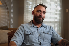 Viciado na infância pelos pais, homem se rende a Deus ao ouvir Jesus chamar seu nome