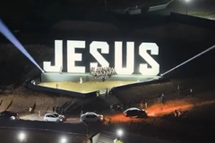Mirante com letreiro “Jesus” é inaugurado por igreja em São Paulo