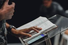 Pastores e fiéis temem impacto da inteligência artificial no cristianismo