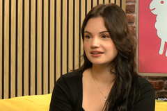 Ex-muçulmana aceita Jesus após notificação de aplicativo da Bíblia: “Sou filha de Deus”