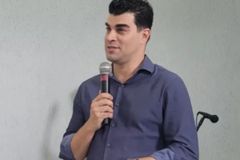 “A fé verdadeira nasce quando reconhecemos nossa cegueira espiritual”, diz pastor