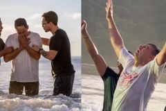 Pessoas são batizadas em culto ao amanhecer em praia de SC: "Avivamento"