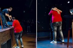 Homem corre para aceitar Jesus no altar e emociona igreja: “Escolho viver em Cristo”