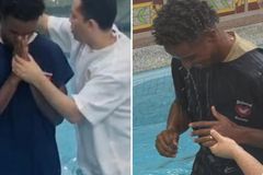 Jogador do Vasco é batizado em igreja no Rio: ‘Decidi entregar meu coração a Deus’