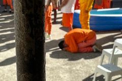 23 presos são batizados em penitenciária no Paraná: “Morreram para a velha vida”