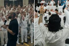 Centenas de detentos adoram a Jesus em culto nos EUA: “Deus está fazendo algo incrível”