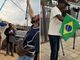 Homem abandona muletas após oração nas ruas da África do Sul: ‘Jesus o curou’