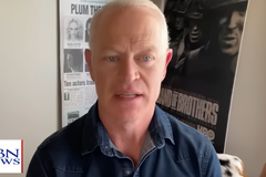 Ator de Hollywood diz que supera momentos difíceis por meio da fé: “Converso e ouço a Deus”