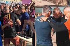Ao ver batismo em praia, surfista se converte e é batizado: “Jesus me pescou no mar”