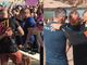 Ao ver batismo em praia, surfista se converte e é batizado: “Jesus me pescou no mar”