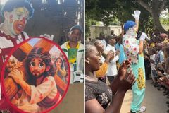 Palhaço evangeliza e alimenta mais de 1.000 crianças em Moçambique: “Jesus os ama”
