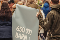 Após 40 anos, Marcha pela Vida volta às ruas da Noruega com forte presença de jovens
