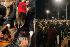 Jovens adoram em frente a universidade na Argentina: “Foram batizados com Espírito Santo”