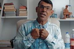 Após ser liberto do vício em crack, homem abre centro de recuperação: “Deus me lavou”