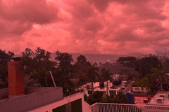 Céu vermelho em Caracas após terremotos chama atenção: “Apocalíptico”