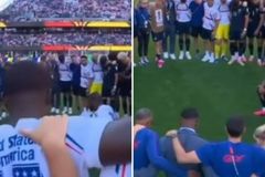 Jogadores dos EUA fazem círculo de oração após eliminação da Copa do Mundo