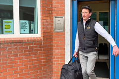 Após 700 dias preso por se recusar a usar pronomes ‘trans’, professor irlandês é libertado