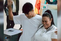 Após sobreviver 5 dias sob escombros, jovem retorna à igreja e testemunha: ‘Sou um milagre’
