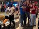 Evangelista de rua continua pregando mesmo sendo assediado nos EUA: “Se arrependam”