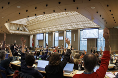 Pastores contestam lei que proíbe símbolos religiosos no Parlamento da Suíça