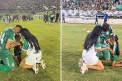 Jogador do Gama ajoelha em campo e ora com a família após vitória: “Deus é bom”