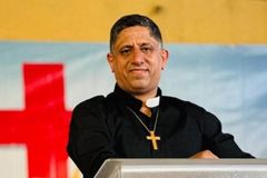 Igreja recebe pastor perseguido com festa após ser libertado da prisão na Síria